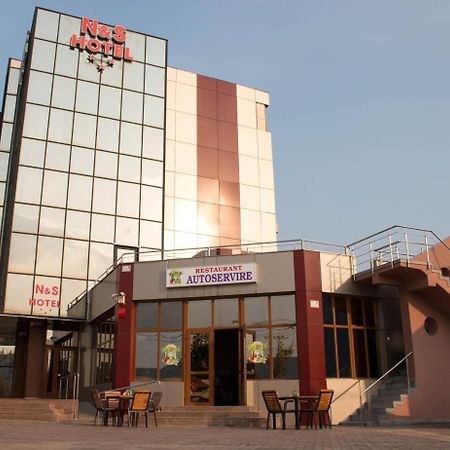 N&S Hotel Barlad Birlad Екстер'єр фото